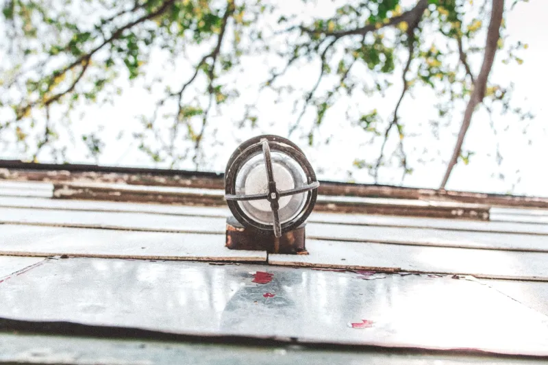 Bargain Fixtures, Broken Promises: The Real Lifecycle of Discount Solar Lights
